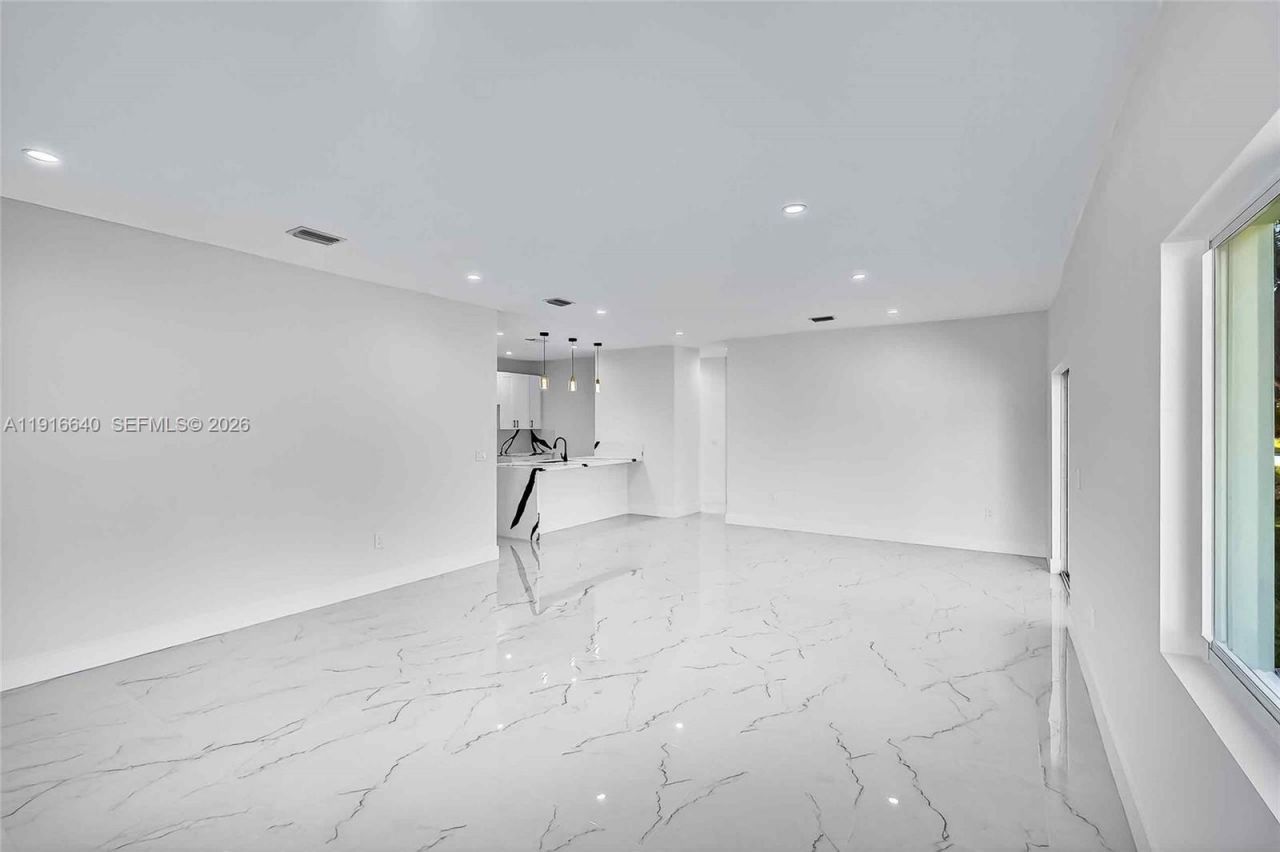 1346 NW 44th St, Miami, FL 33142 Photo