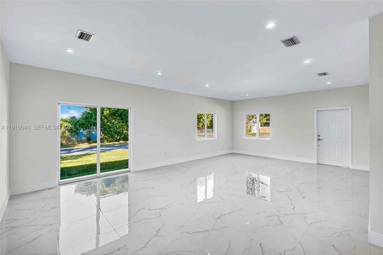 1346 NW 44th St, Miami, FL 33142 Photo