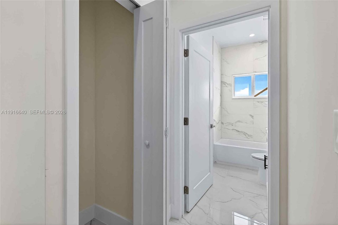 1346 NW 44th St, Miami, FL 33142 Photo