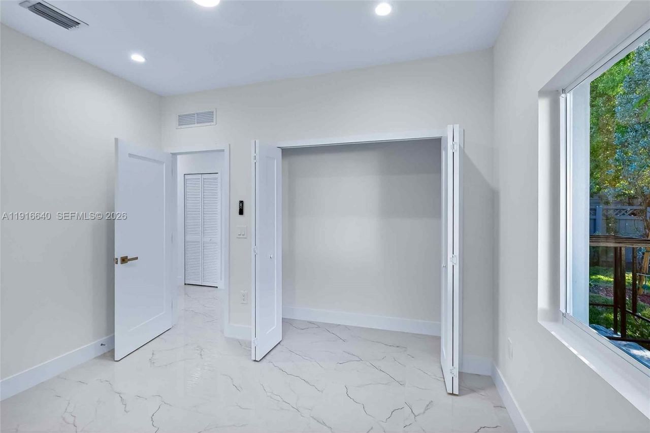 1346 NW 44th St, Miami, FL 33142 Photo