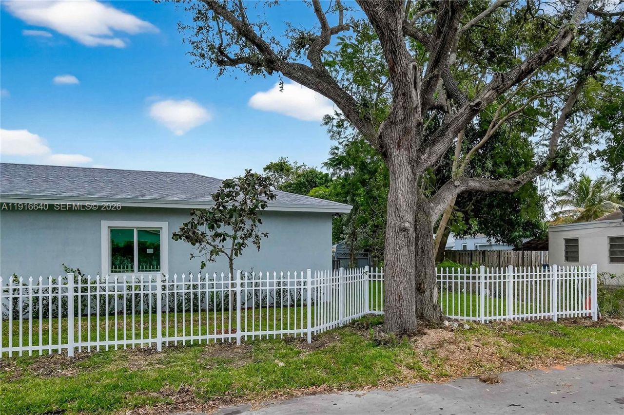 1346 NW 44th St, Miami, FL 33142 Photo