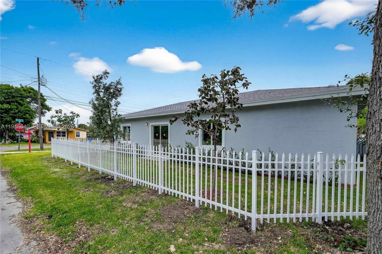 1346 NW 44th St, Miami, FL 33142 Photo