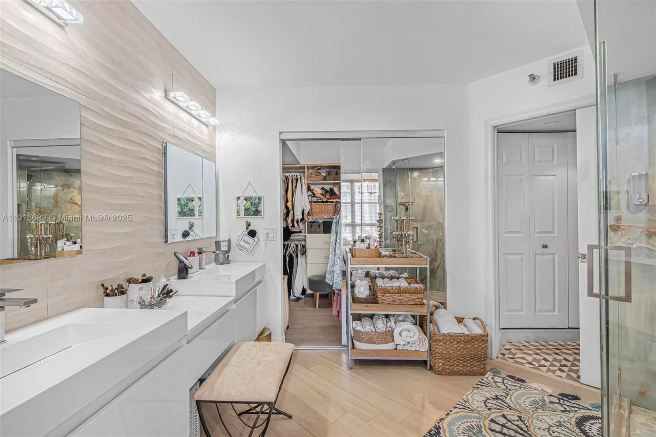 3500 Mystic Pointe Dr, Unit 604, Aventura, FL 33180 Photo