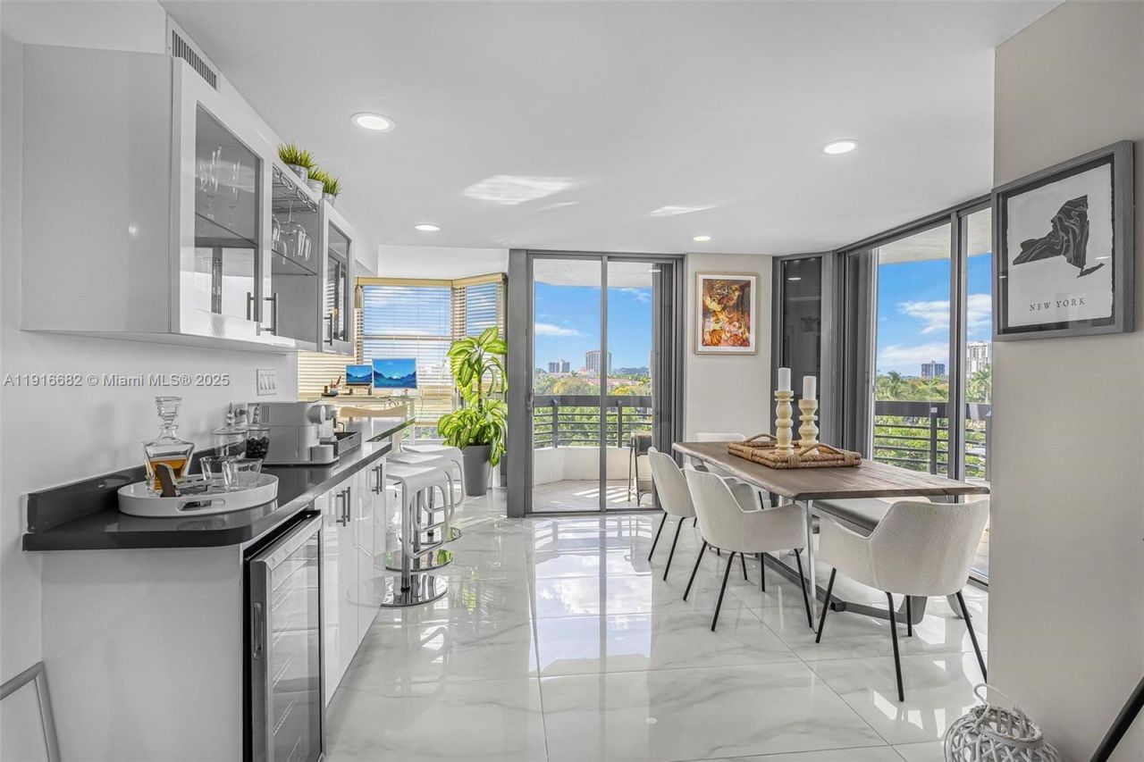 3500 Mystic Pointe Dr, Unit 604, Aventura, FL 33180 Photo