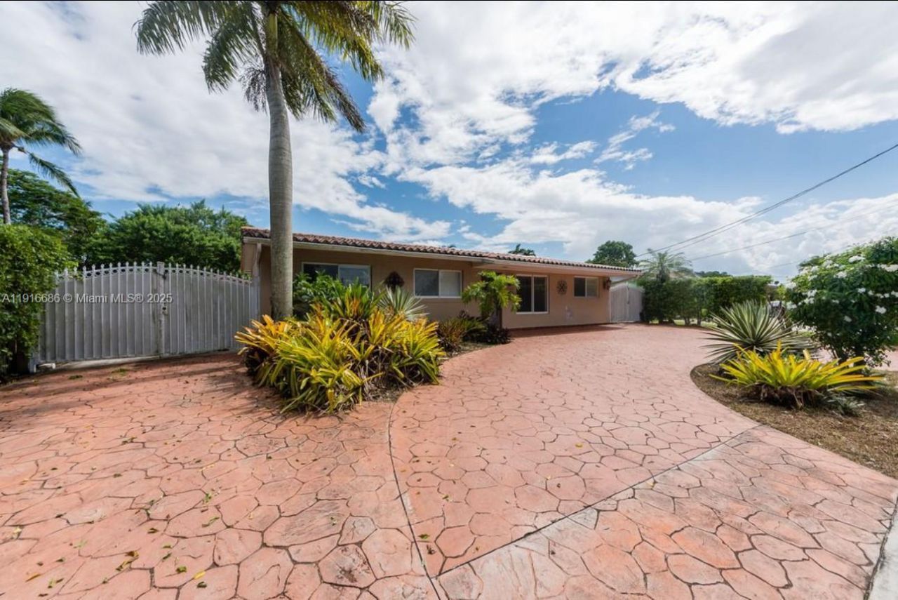 10260 SW 48th St, Miami, FL 33165 Photo