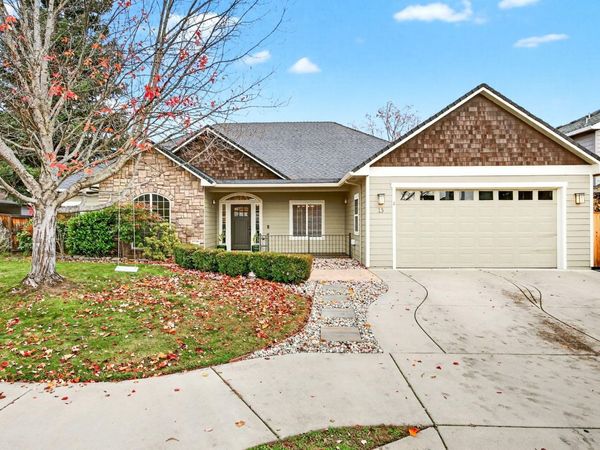 13 Portabello Way, Eagle Point, OR 97524