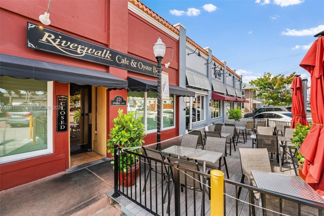 1832 SW Willowbend Ln, Palm City, FL 34990 Photo