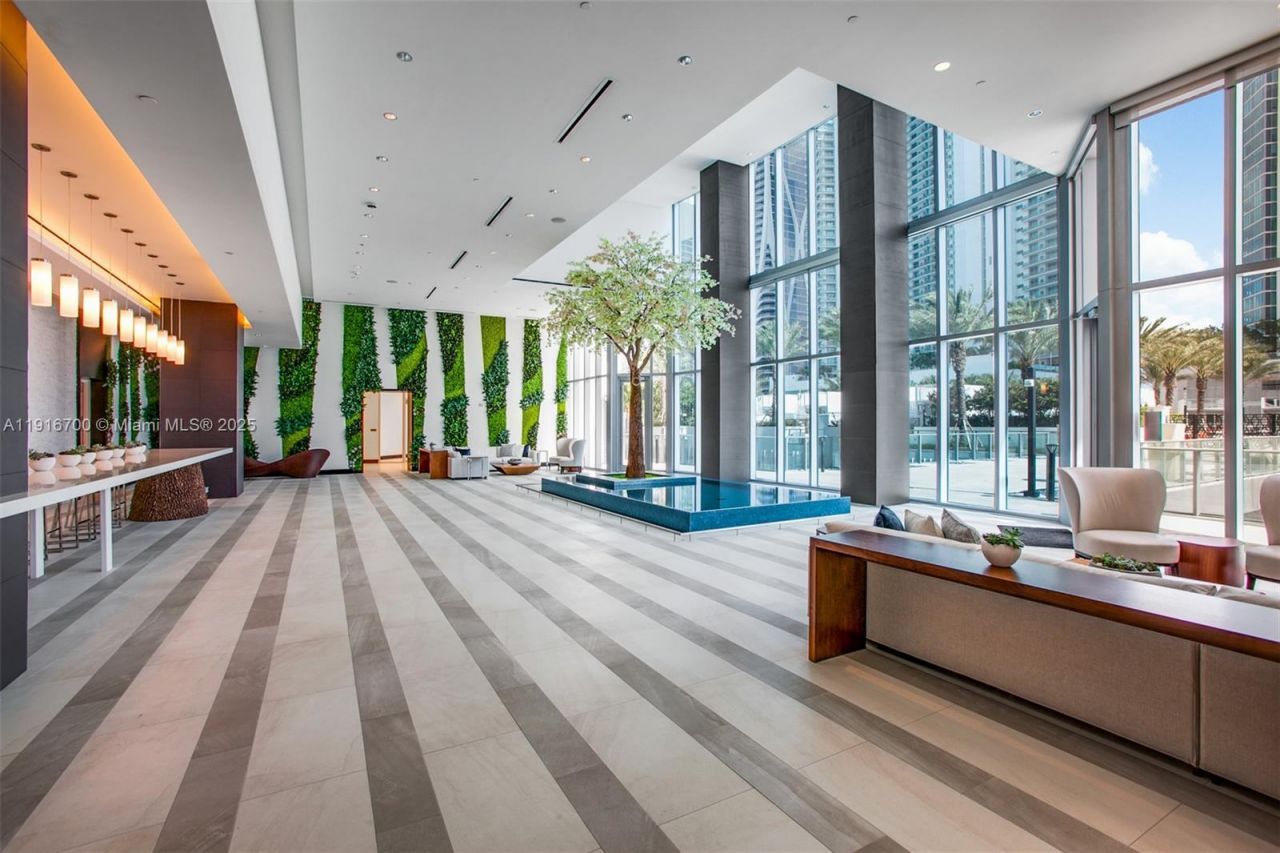 851 NE 1st Ave, Unit 1810, Miami, FL 33132 Photo