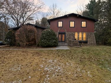 6570 Perryville Road, Groveland Twp, MI 48442