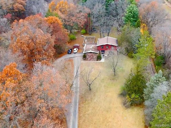 6570 Perryville Road, Groveland Twp, MI 48442