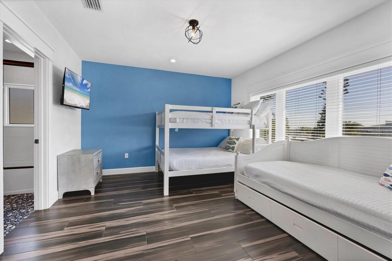 108 11th Street S, Bradenton Beach, FL 34217 Photo