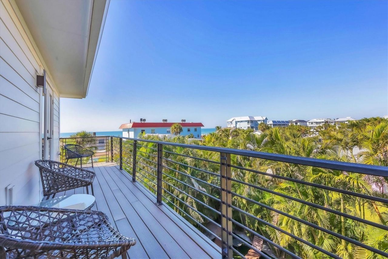 108 11th Street S, Bradenton Beach, FL 34217 Photo