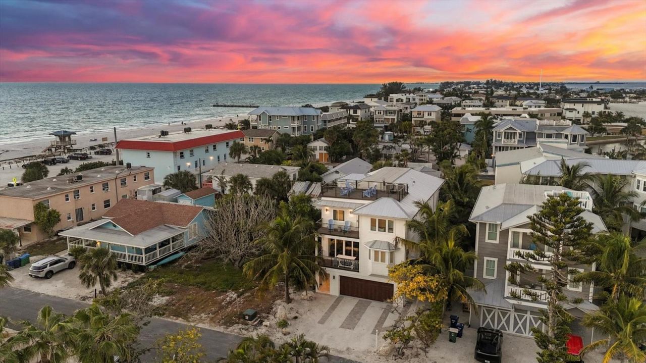 108 11th Street S, Bradenton Beach, FL 34217 Photo