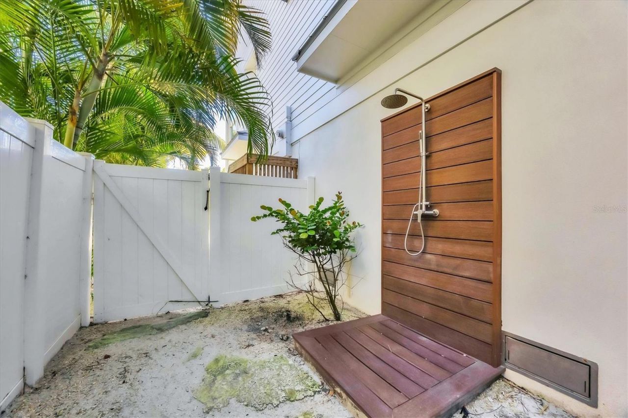 108 11th Street S, Bradenton Beach, FL 34217 Photo