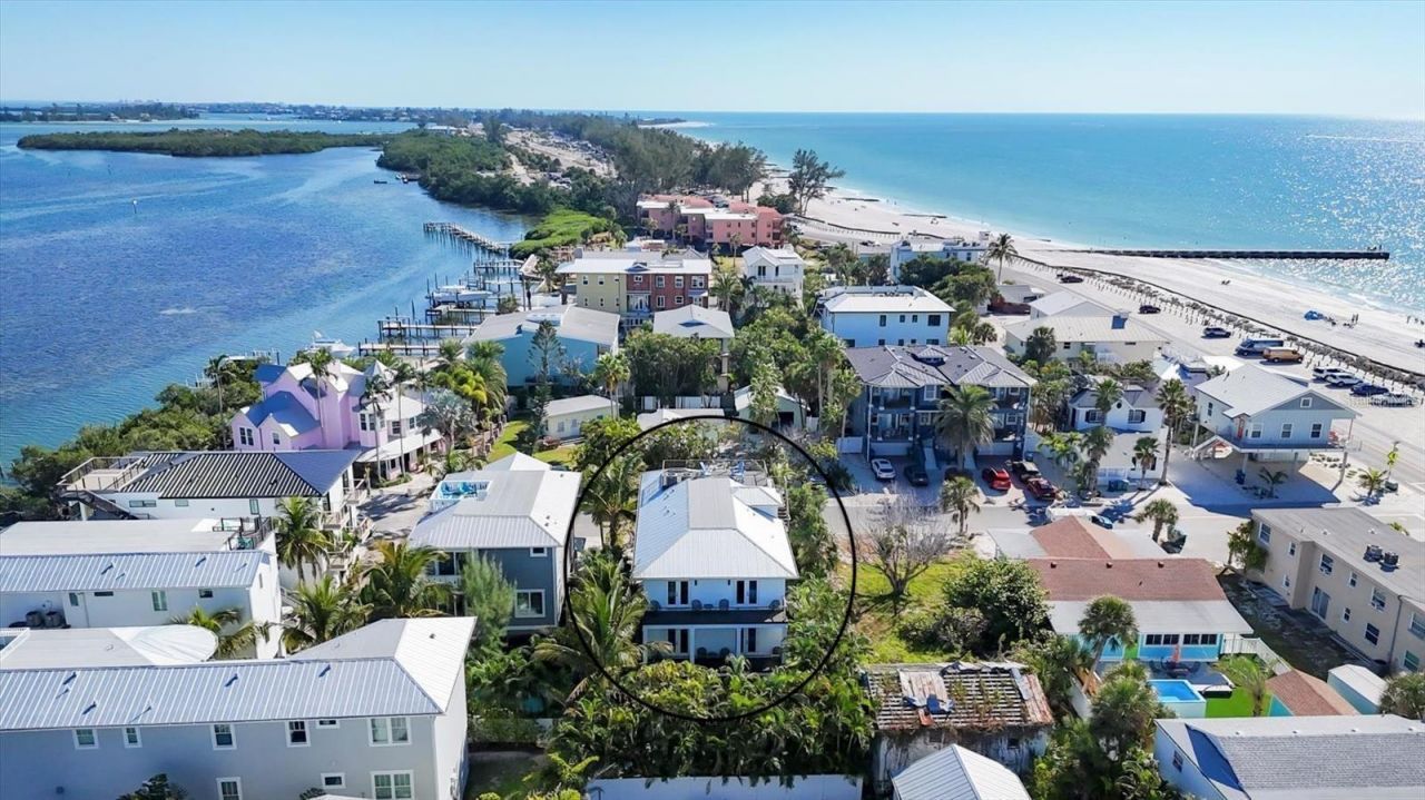 108 11th Street S, Bradenton Beach, FL 34217 Photo