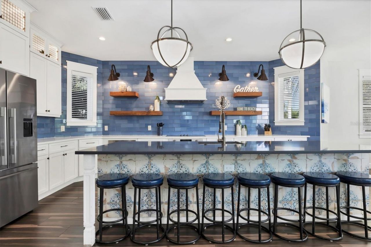 108 11th Street S, Bradenton Beach, FL 34217 Photo