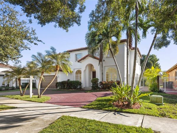 7830 NW 161st Ter, Miami Lakes, FL 33016