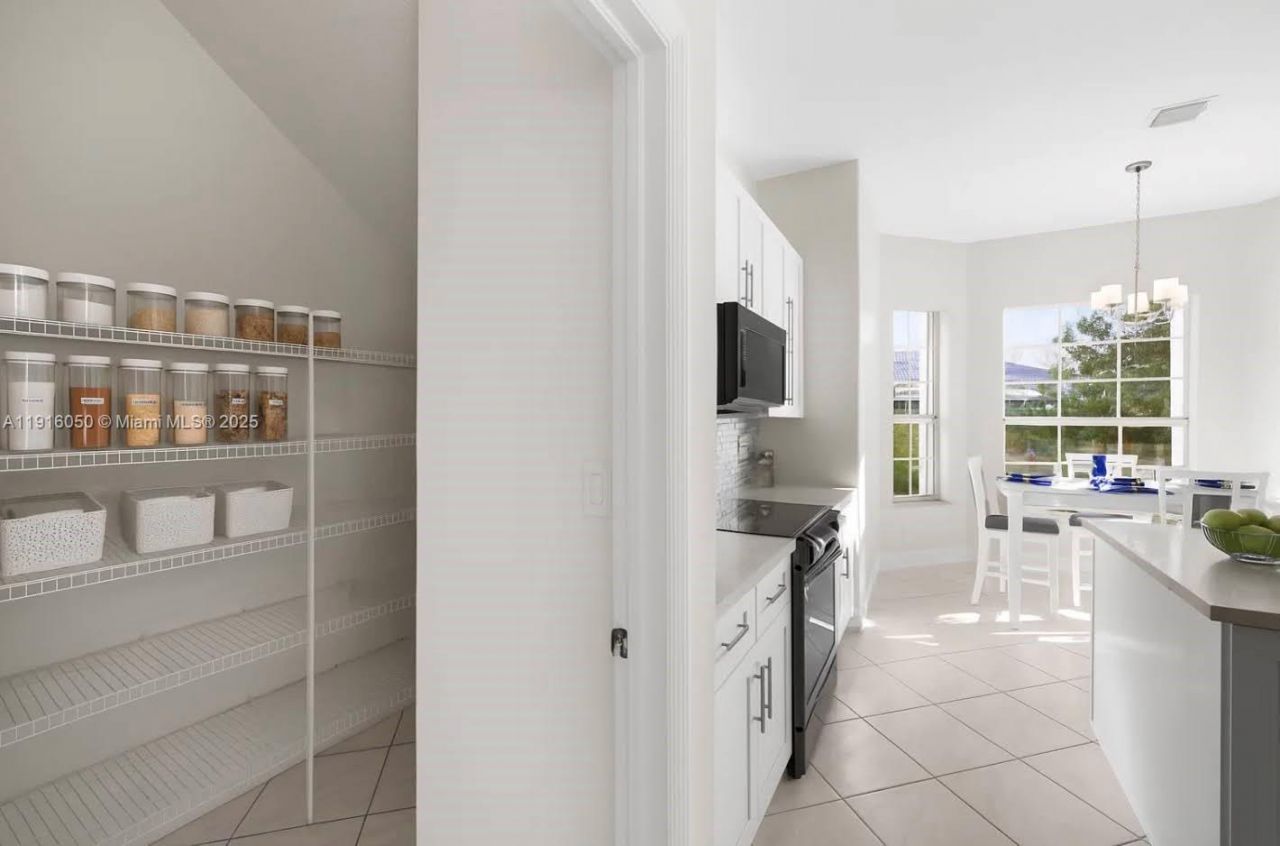 7830 NW 161st Ter, Miami Lakes, FL 33016 Photo