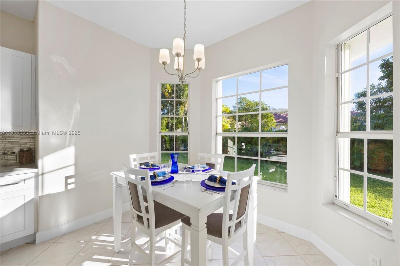 7830 NW 161st Ter, Miami Lakes, FL 33016 Photo