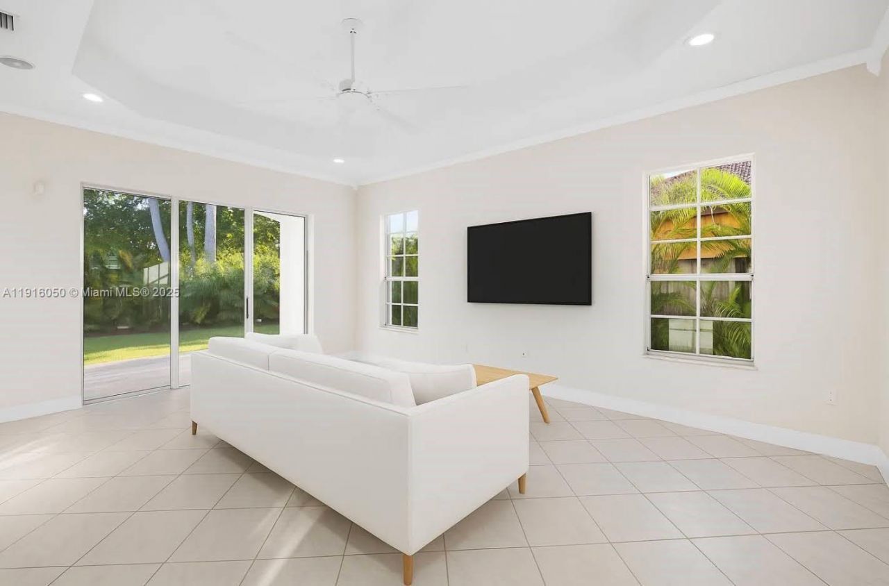 7830 NW 161st Ter, Miami Lakes, FL 33016 Photo