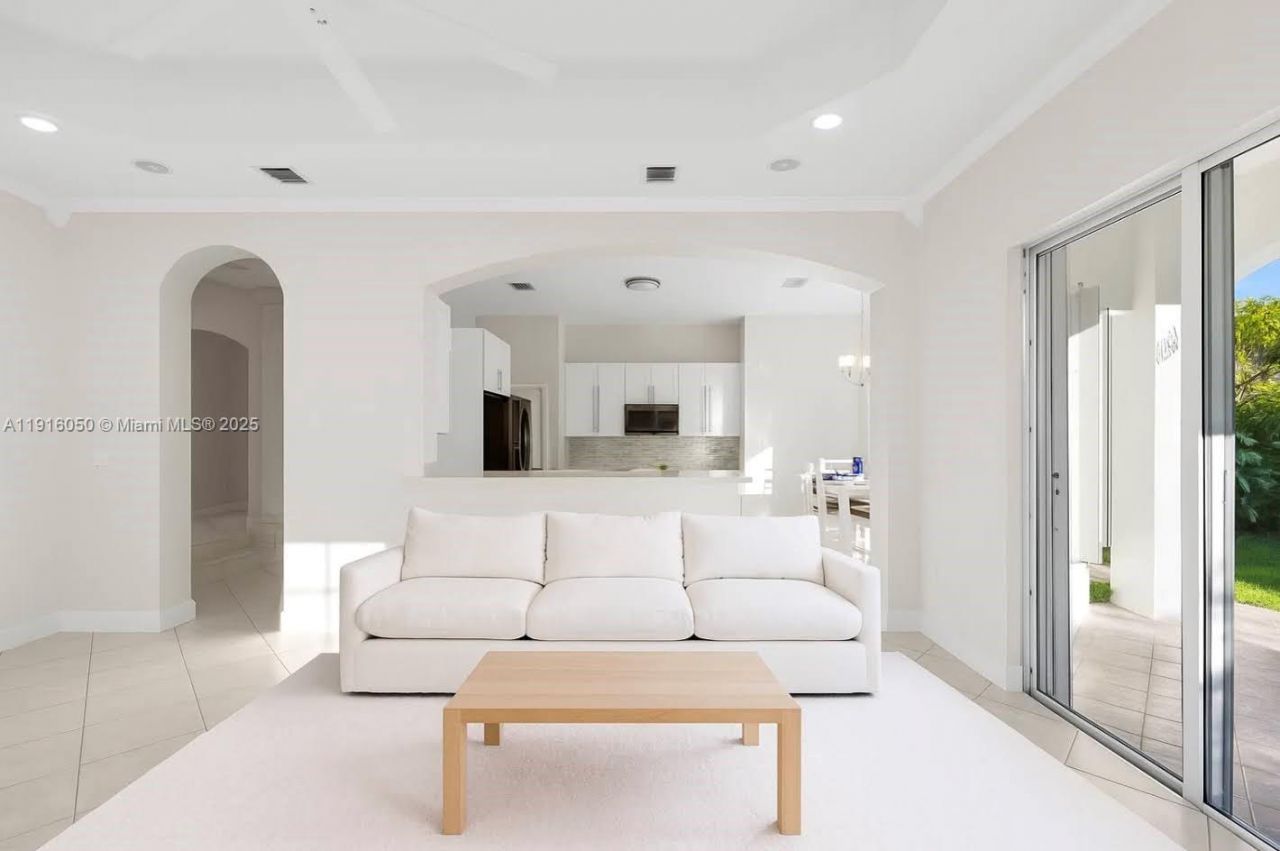 7830 NW 161st Ter, Miami Lakes, FL 33016 Photo