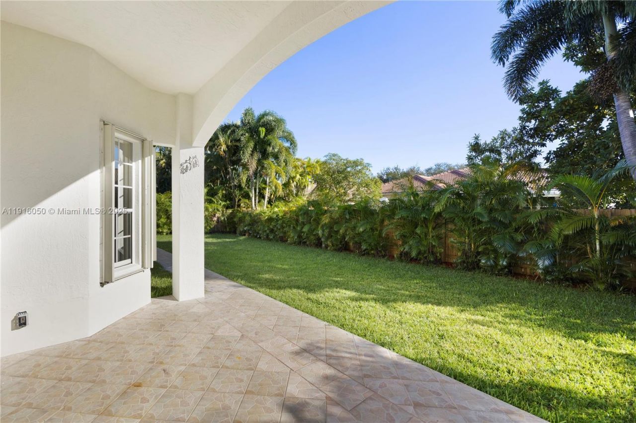 7830 NW 161st Ter, Miami Lakes, FL 33016 Photo