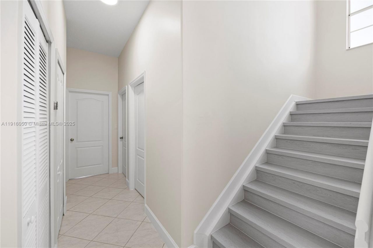 7830 NW 161st Ter, Miami Lakes, FL 33016 Photo