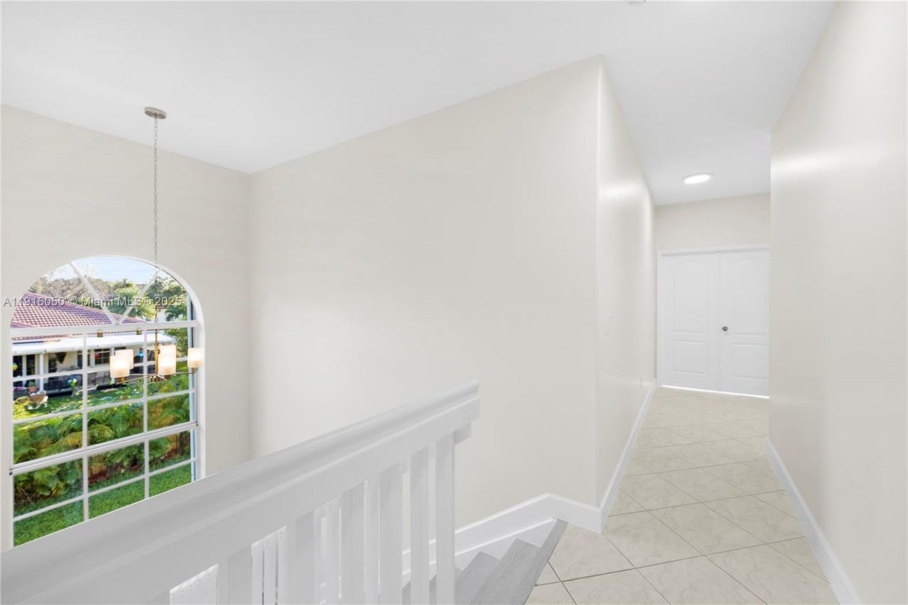 7830 NW 161st Ter, Miami Lakes, FL 33016 Photo