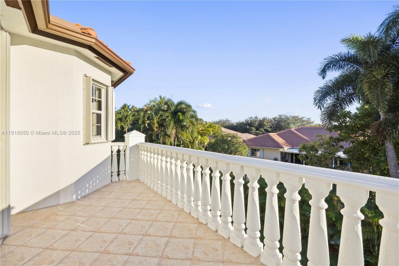 7830 NW 161st Ter, Miami Lakes, FL 33016 Photo