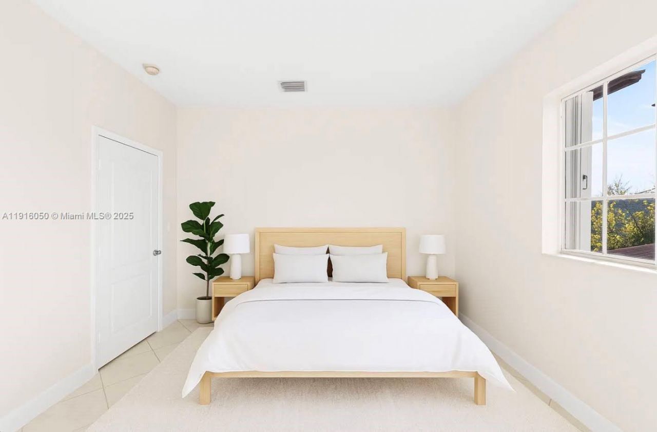 7830 NW 161st Ter, Miami Lakes, FL 33016 Photo