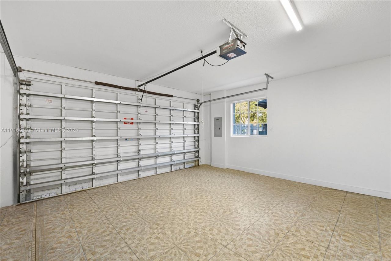 7830 NW 161st Ter, Miami Lakes, FL 33016 Photo