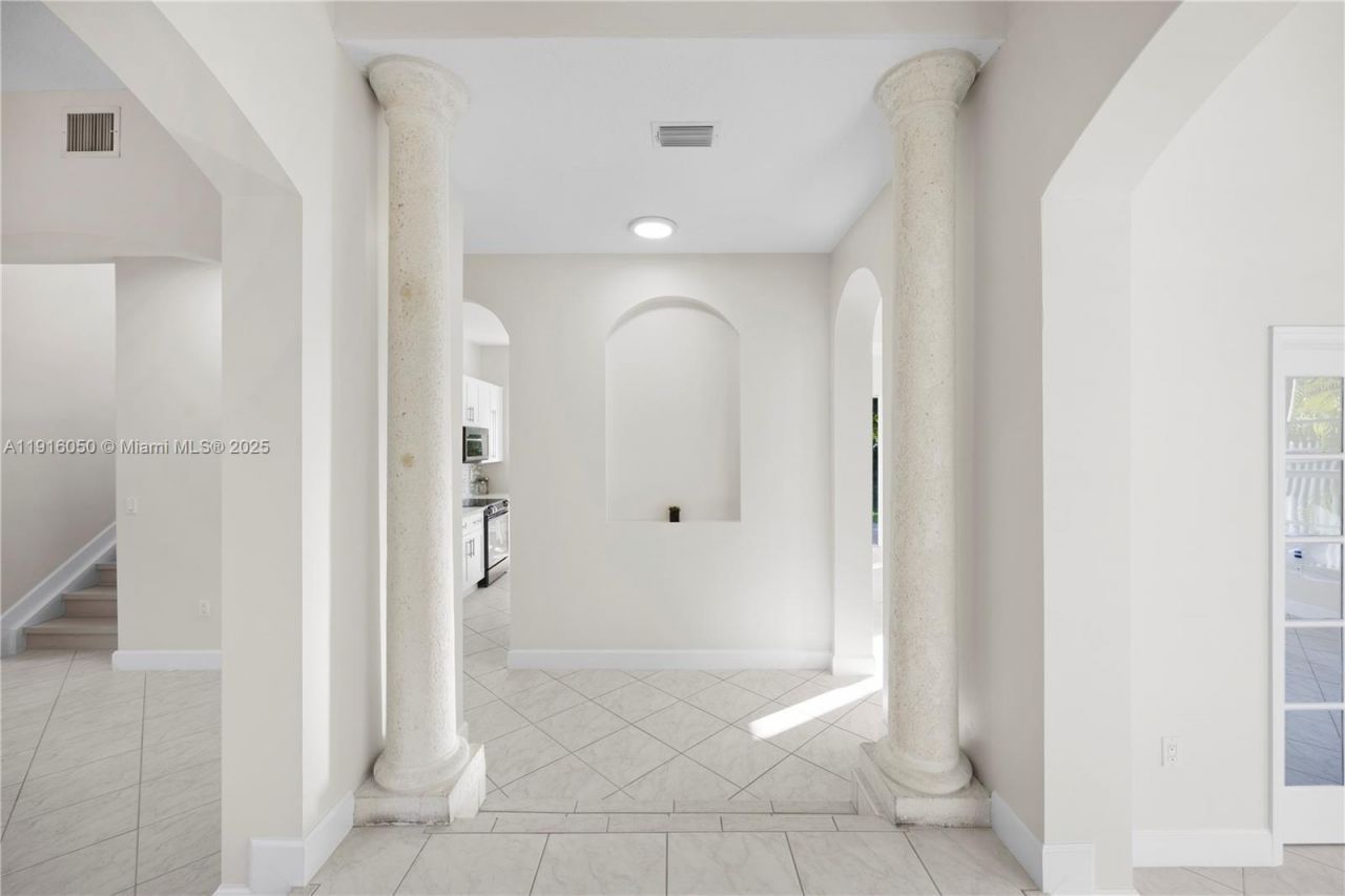 7830 NW 161st Ter, Miami Lakes, FL 33016 Photo