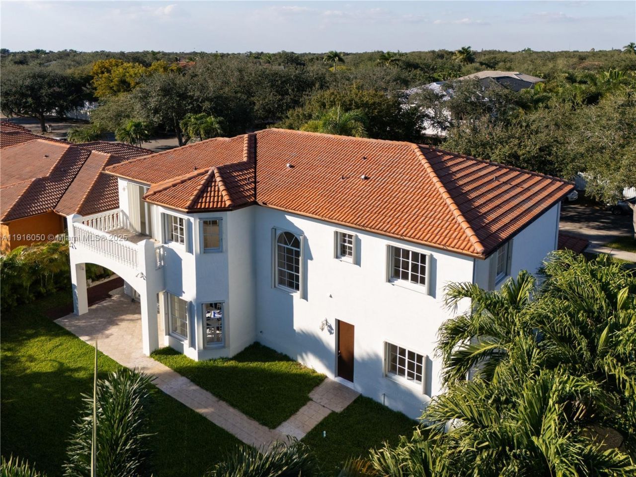 7830 NW 161st Ter, Miami Lakes, FL 33016 Photo