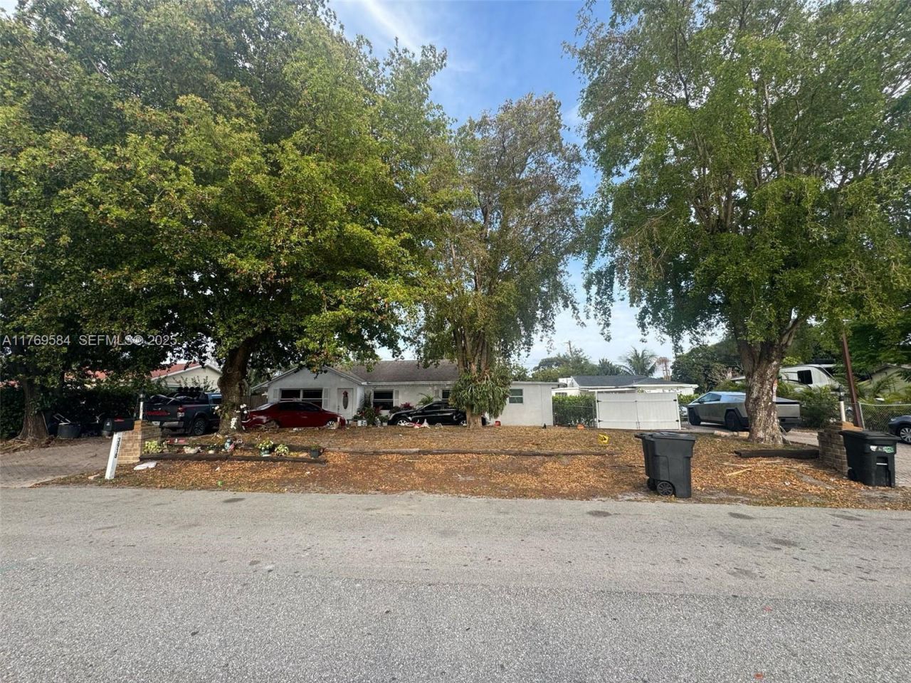 3918 Serubi Avenue, Palm Springs, FL 33461 Photo