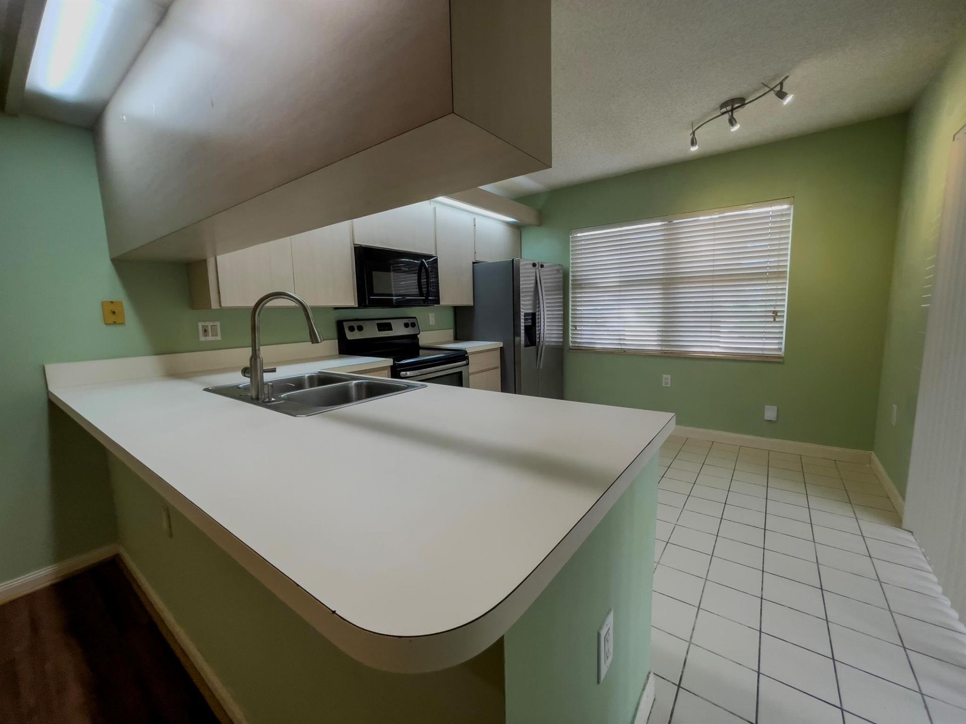 27 Clinton Court, Unit D, Royal Palm Beach, FL 33411 Photo