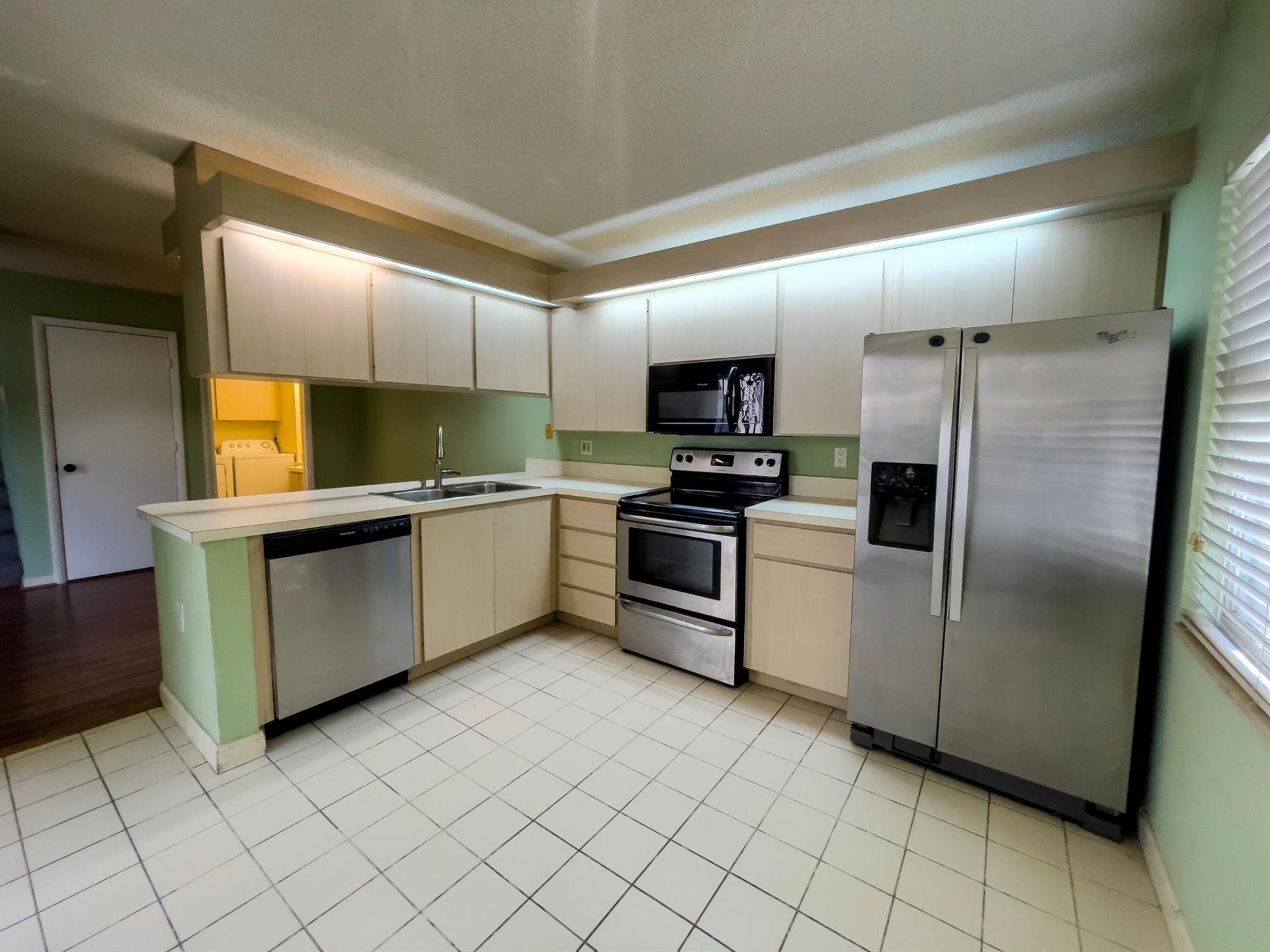 27 Clinton Court, Unit D, Royal Palm Beach, FL 33411 Photo