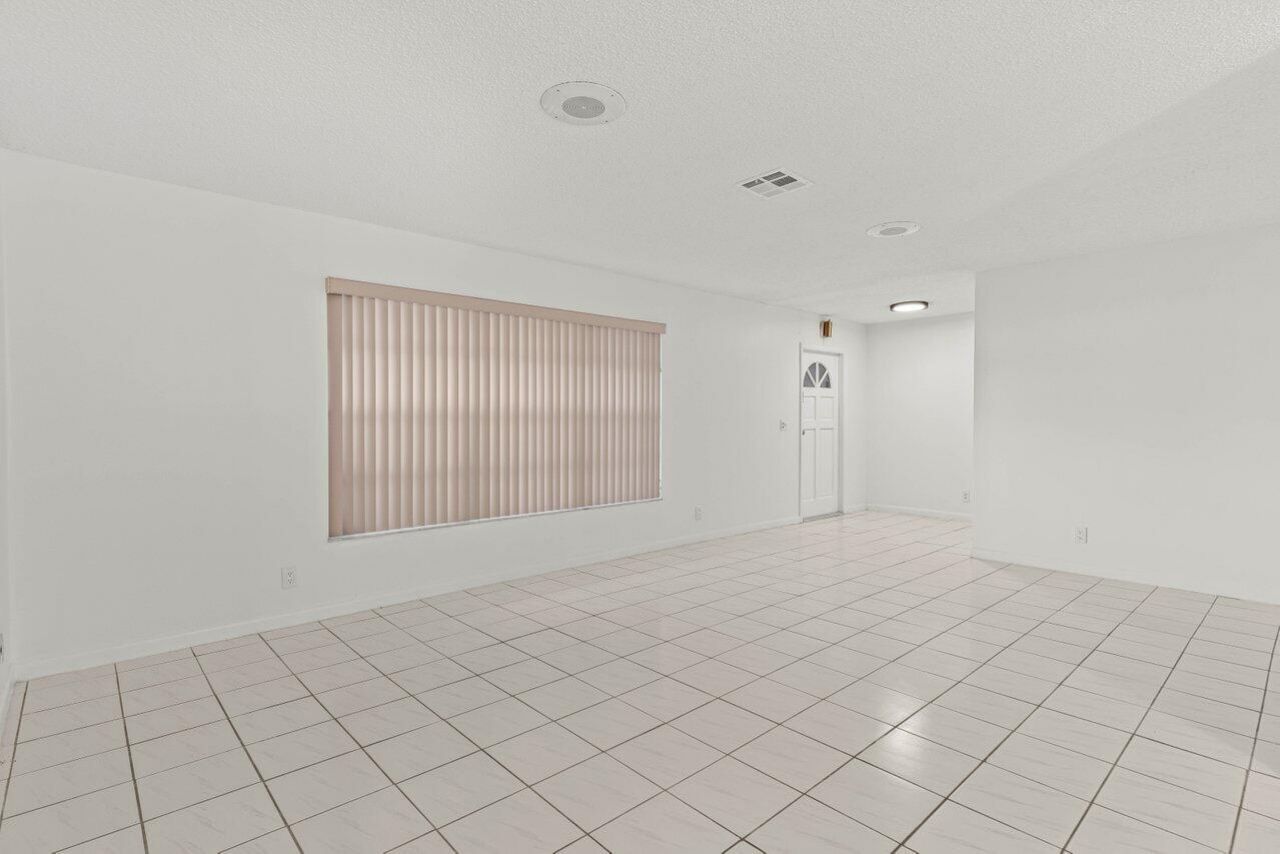 179 Dove Circle, Royal Palm Beach, FL 33411 Photo