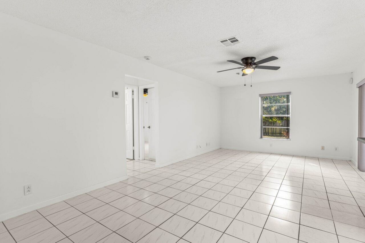 179 Dove Circle, Royal Palm Beach, FL 33411 Photo