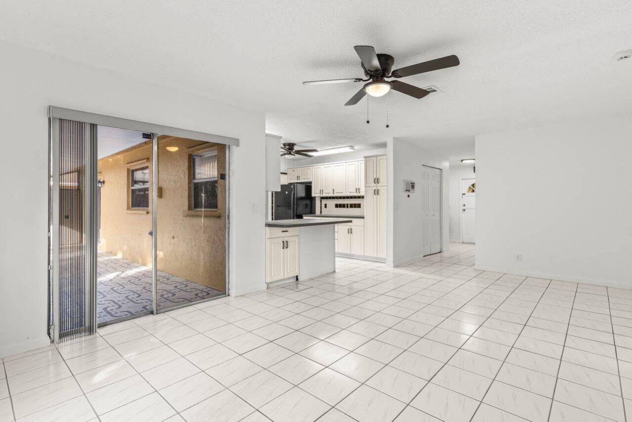 179 Dove Circle, Royal Palm Beach, FL 33411 Photo