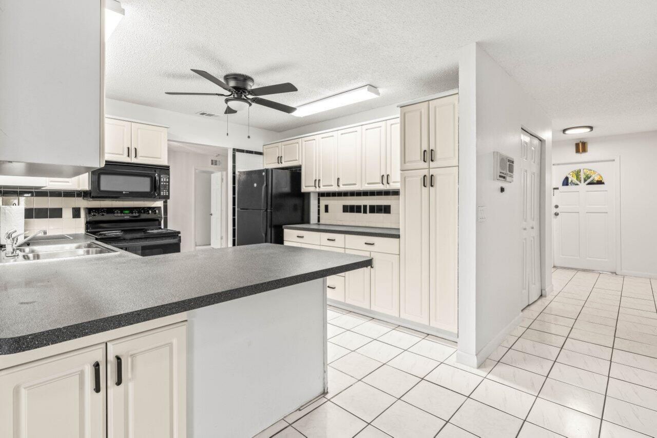 179 Dove Circle, Royal Palm Beach, FL 33411 Photo
