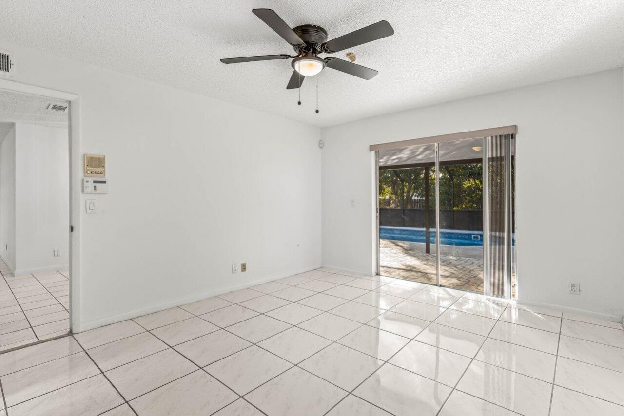 179 Dove Circle, Royal Palm Beach, FL 33411 Photo
