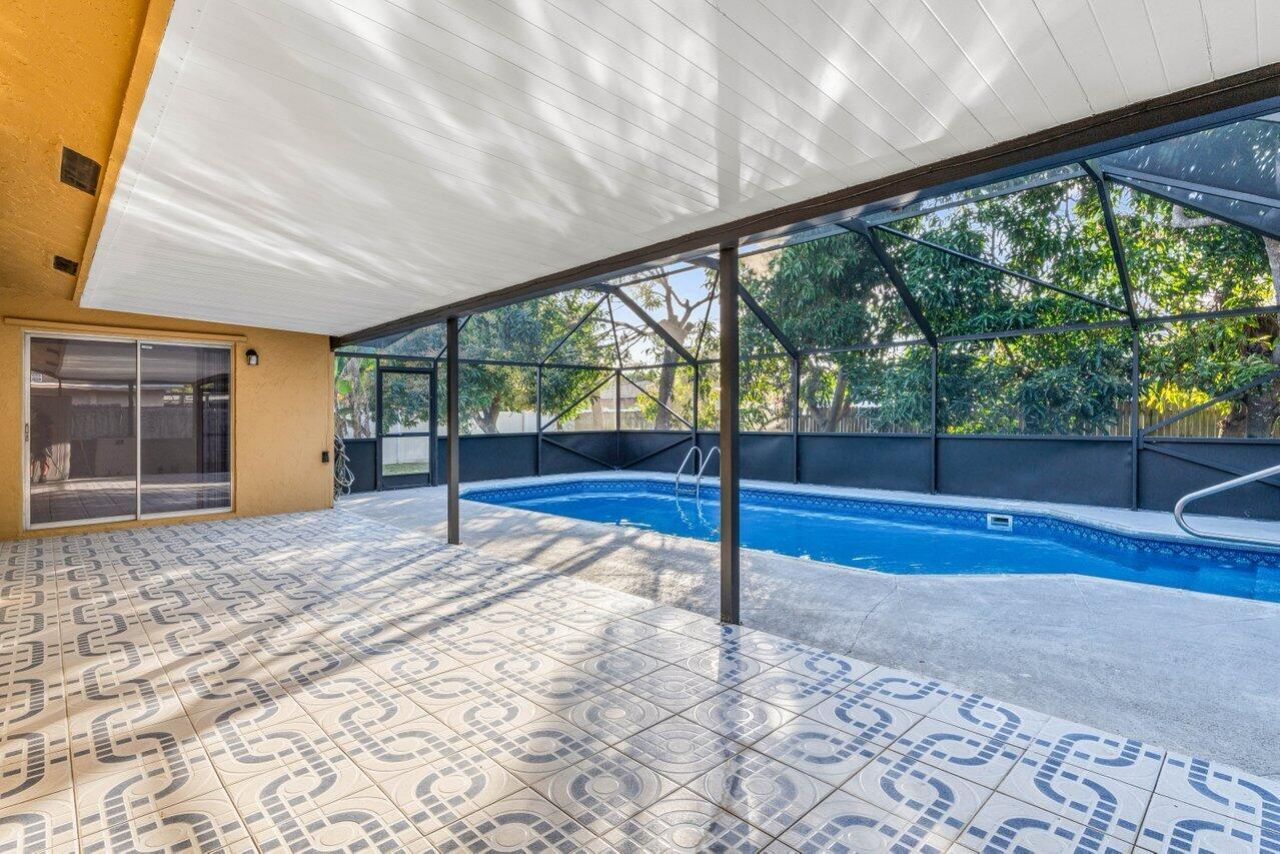 179 Dove Circle, Royal Palm Beach, FL 33411 Photo