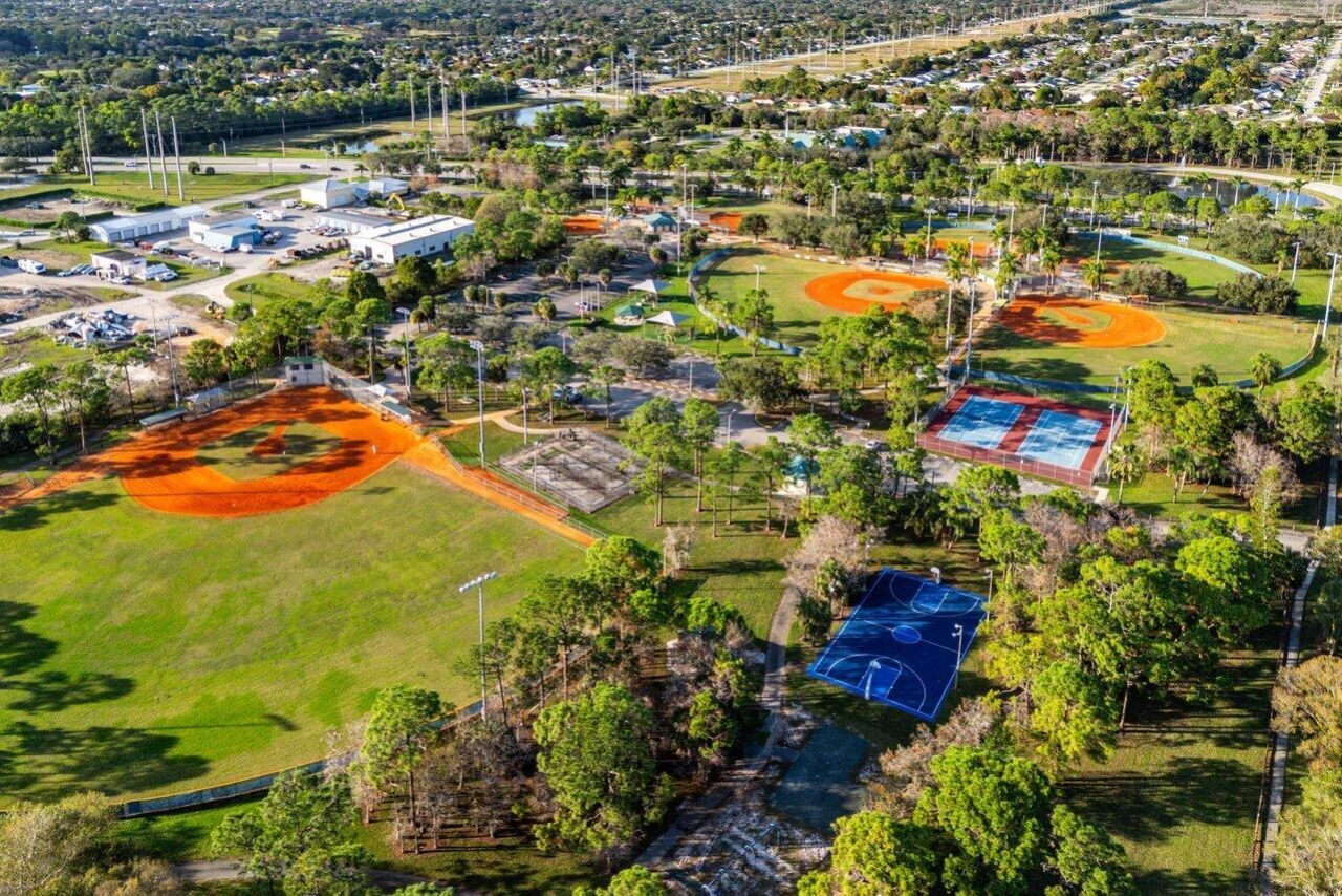 179 Dove Circle, Royal Palm Beach, FL 33411 Photo