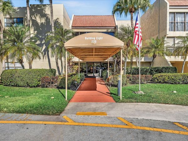 220 Lakeview Drive, Unit 210, Weston, FL 33326