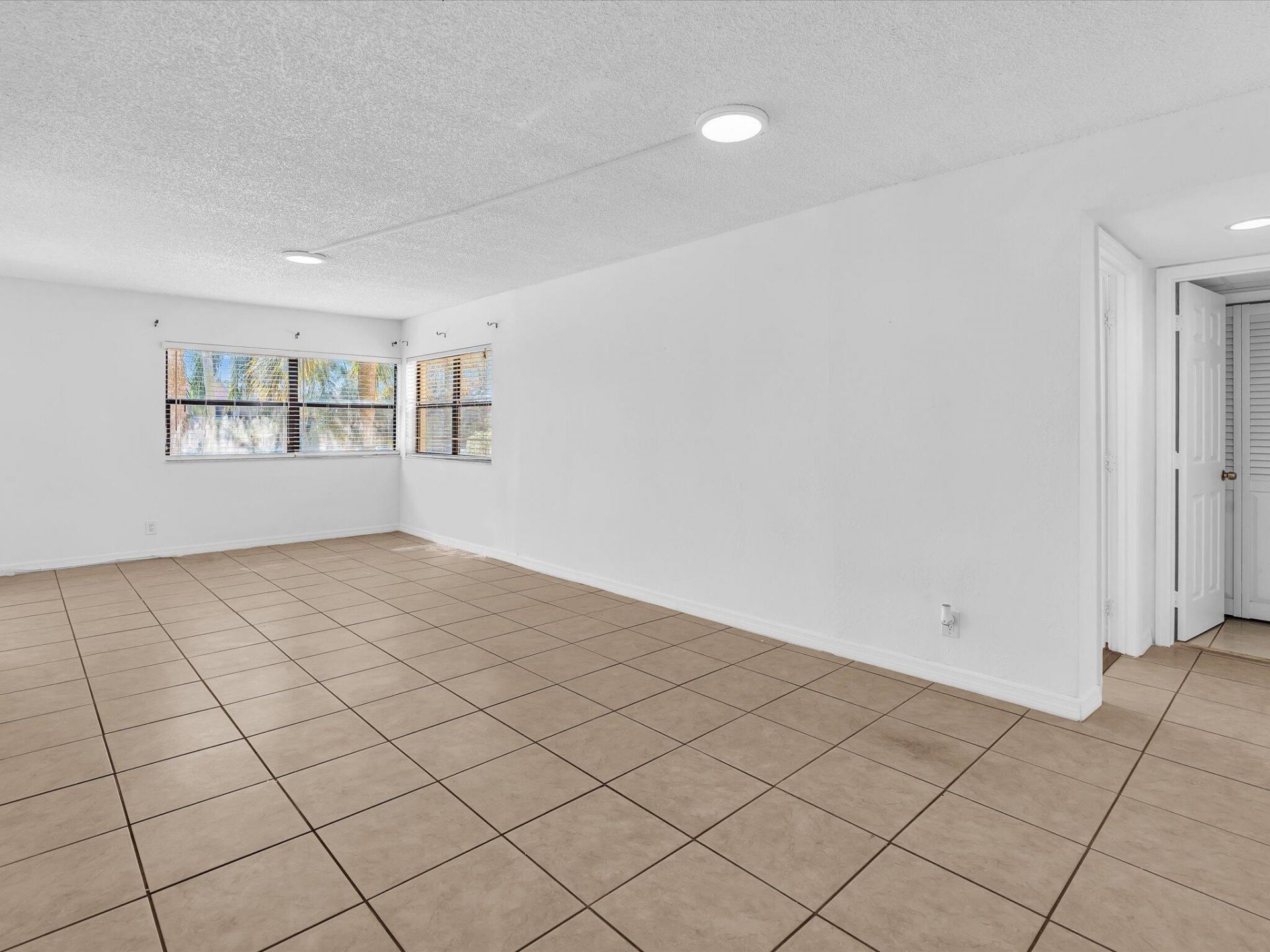 220 Lakeview Drive, Unit 210, Weston, FL 33326 Photo