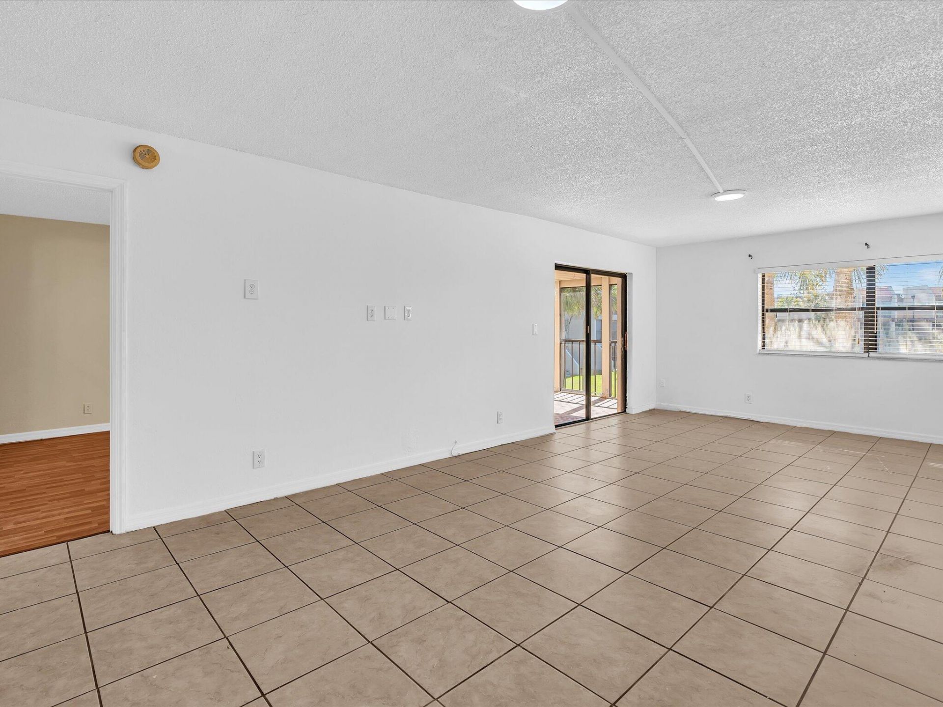 220 Lakeview Drive, Unit 210, Weston, FL 33326 Photo