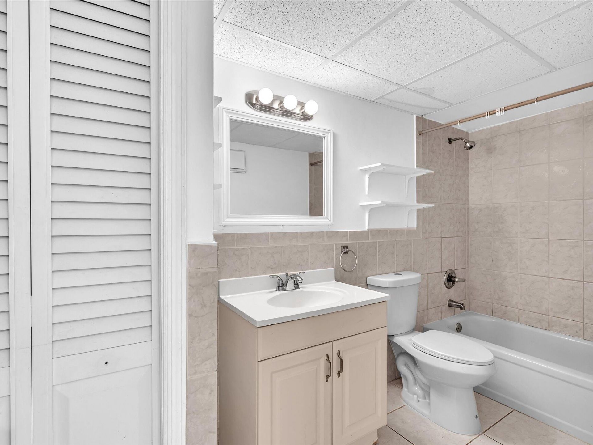 220 Lakeview Drive, Unit 210, Weston, FL 33326 Photo