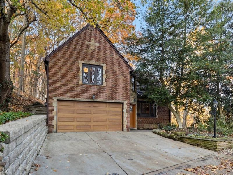 18500 Edgewood Drive, Rocky River, OH 44116 Photo 2