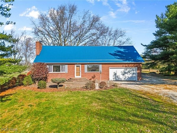 13591 Louisville Street NE, Paris, OH 44669