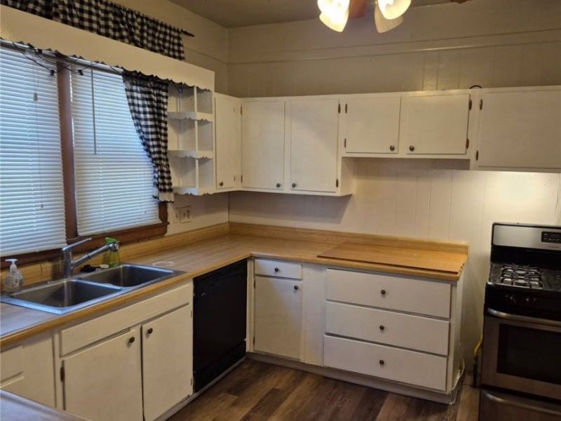 353 8th Street, Elyria, OH 44035 Photo 3